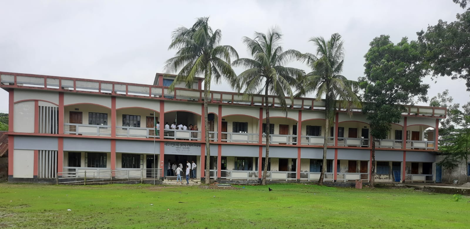 Hi Tech Polytechnic Institute - Slide